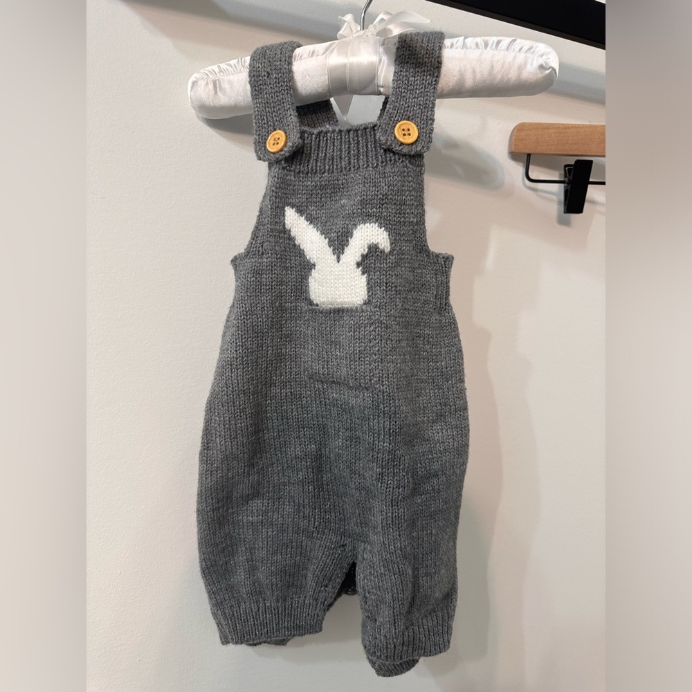 Easter Overalls size 3-6M runs big.